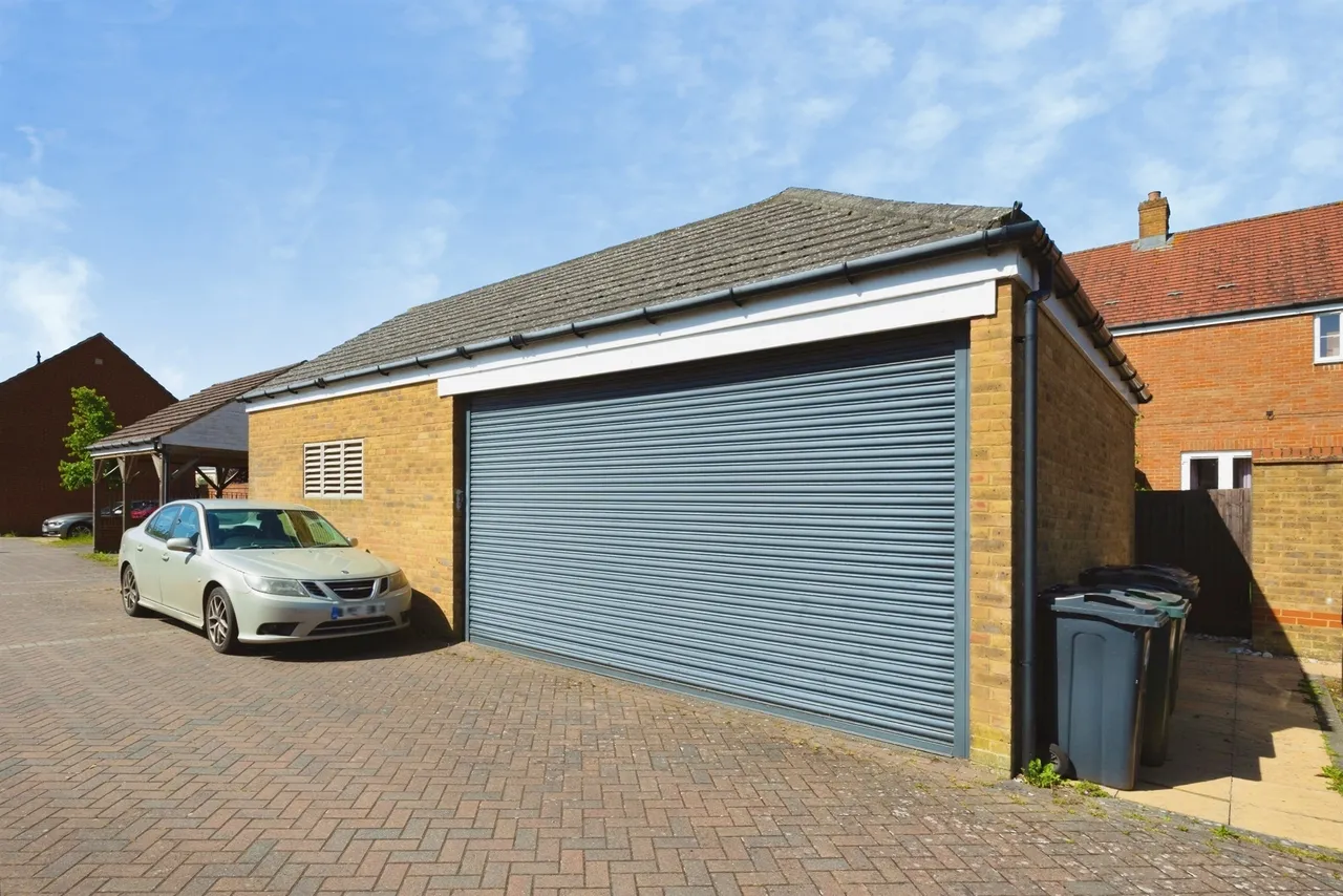 Finn Farm Road, Kingsnorth, TN25, photo 2