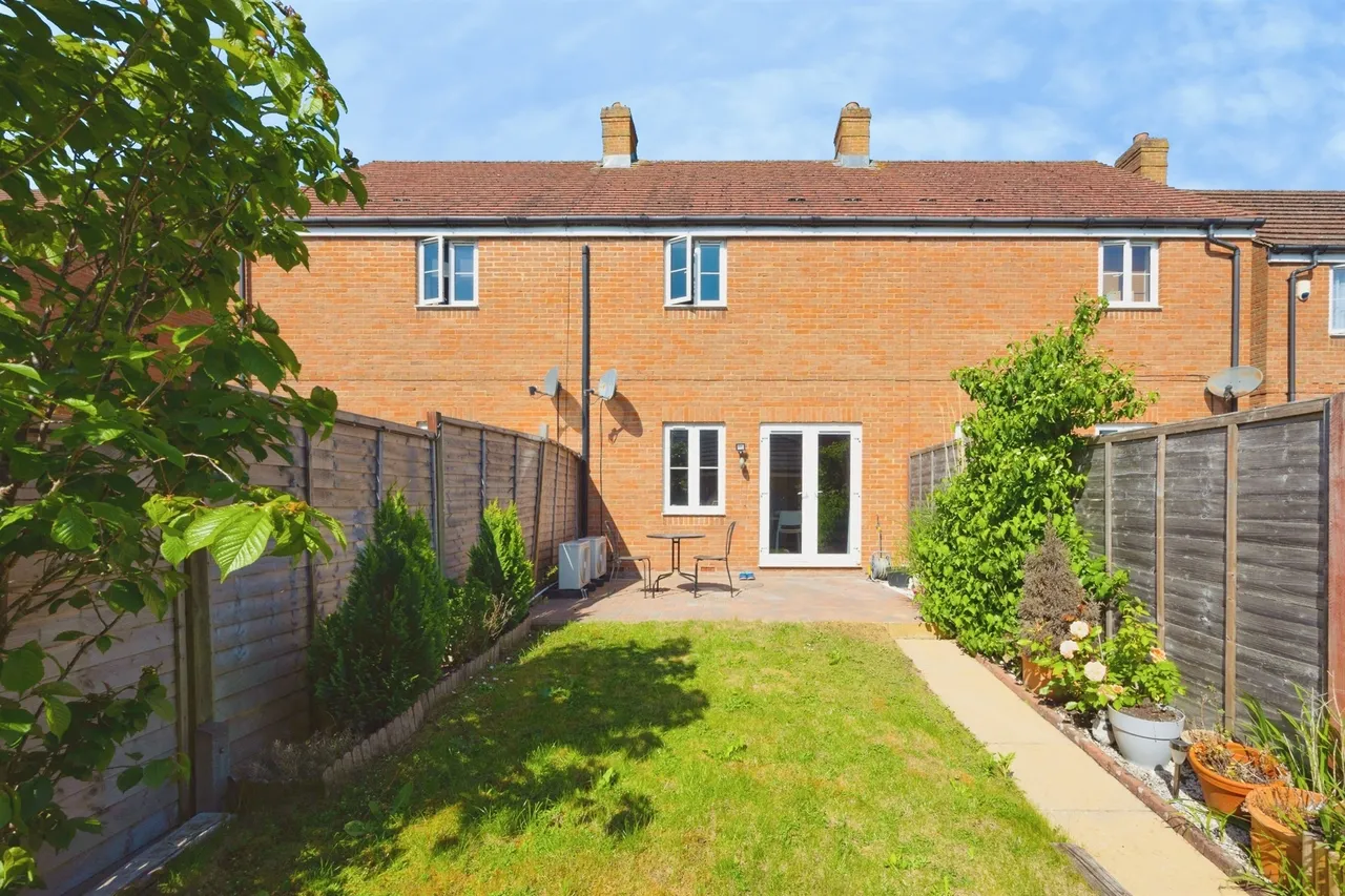 Finn Farm Road, Kingsnorth, TN25, photo 9