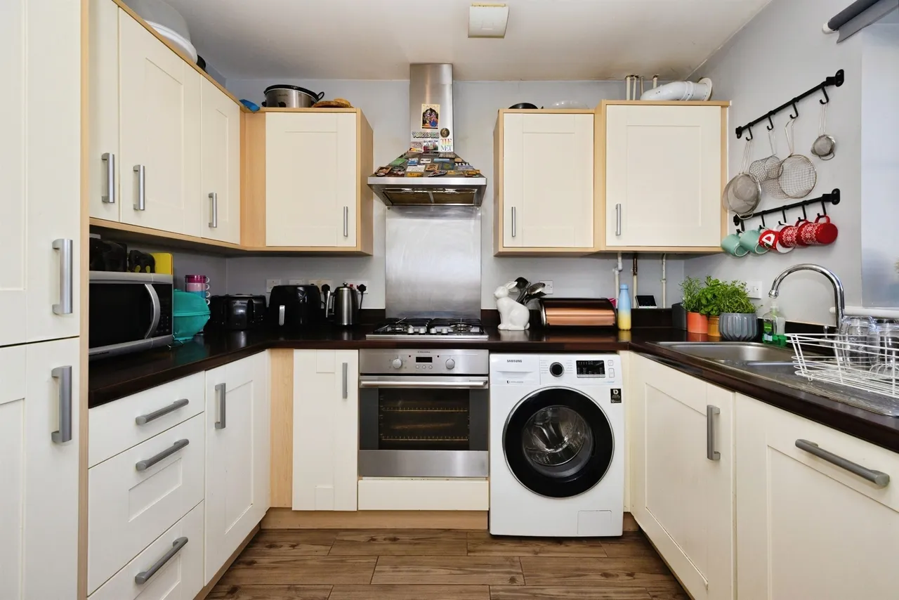 Finn Farm Road, Kingsnorth, TN25, photo 5