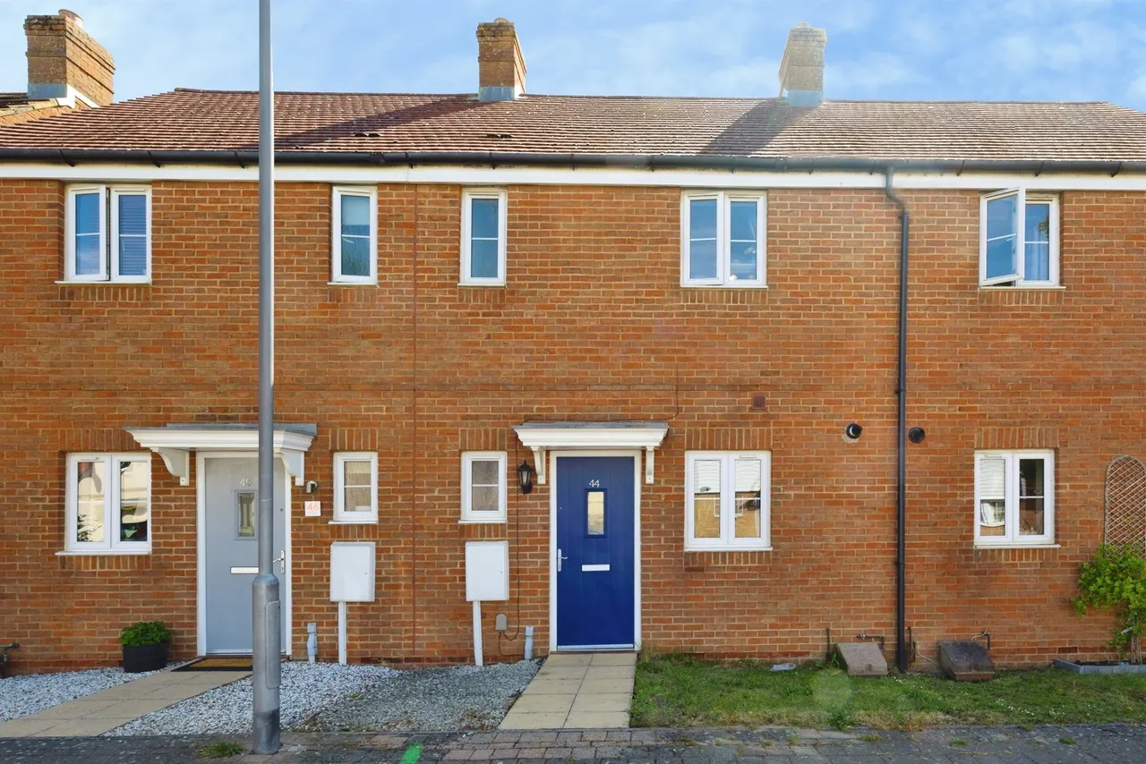 2 bed house for sale, Finn Farm Road, Kingsnorth, TN25