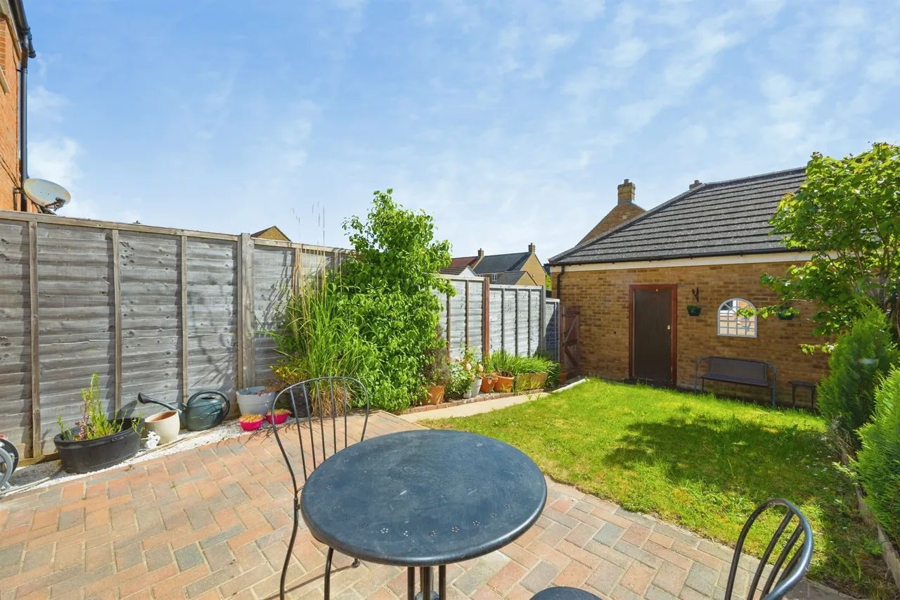 Finn Farm Road, Kingsnorth, TN25, photo 4