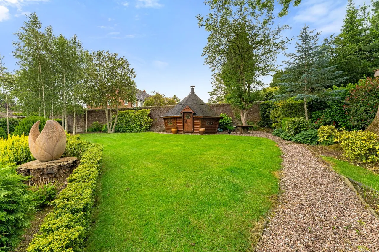 Chelford Road, Prestbury, SK10, photo 16