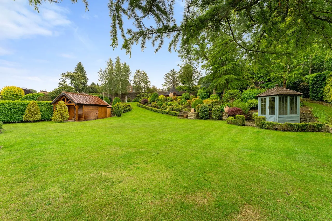 Chelford Road, Prestbury, SK10, photo 3