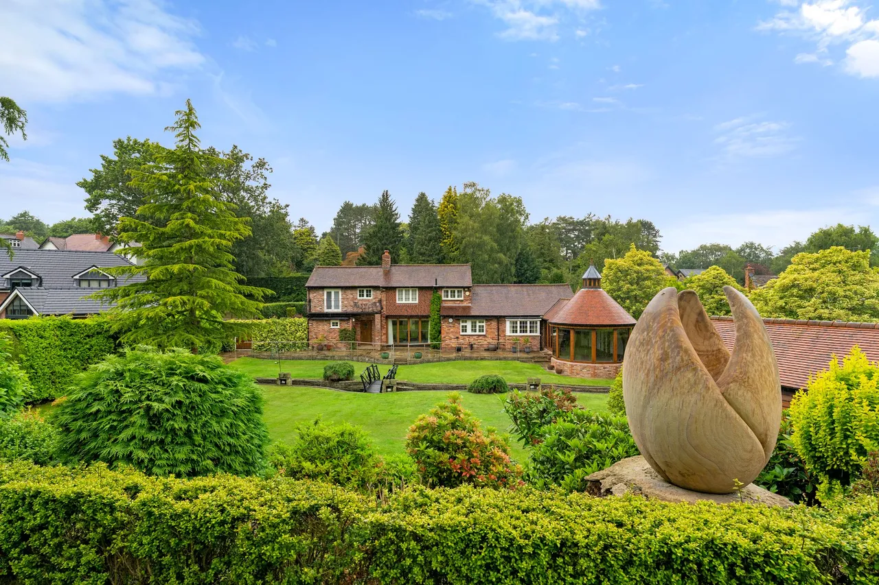 4 bed house for sale, Chelford Road, Prestbury, SK10