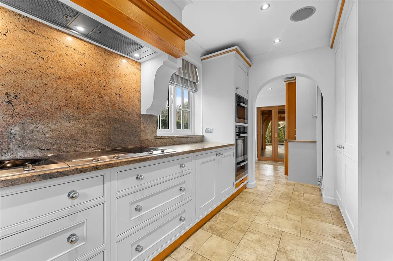 Chelford Road, Prestbury, SK10, photo 6