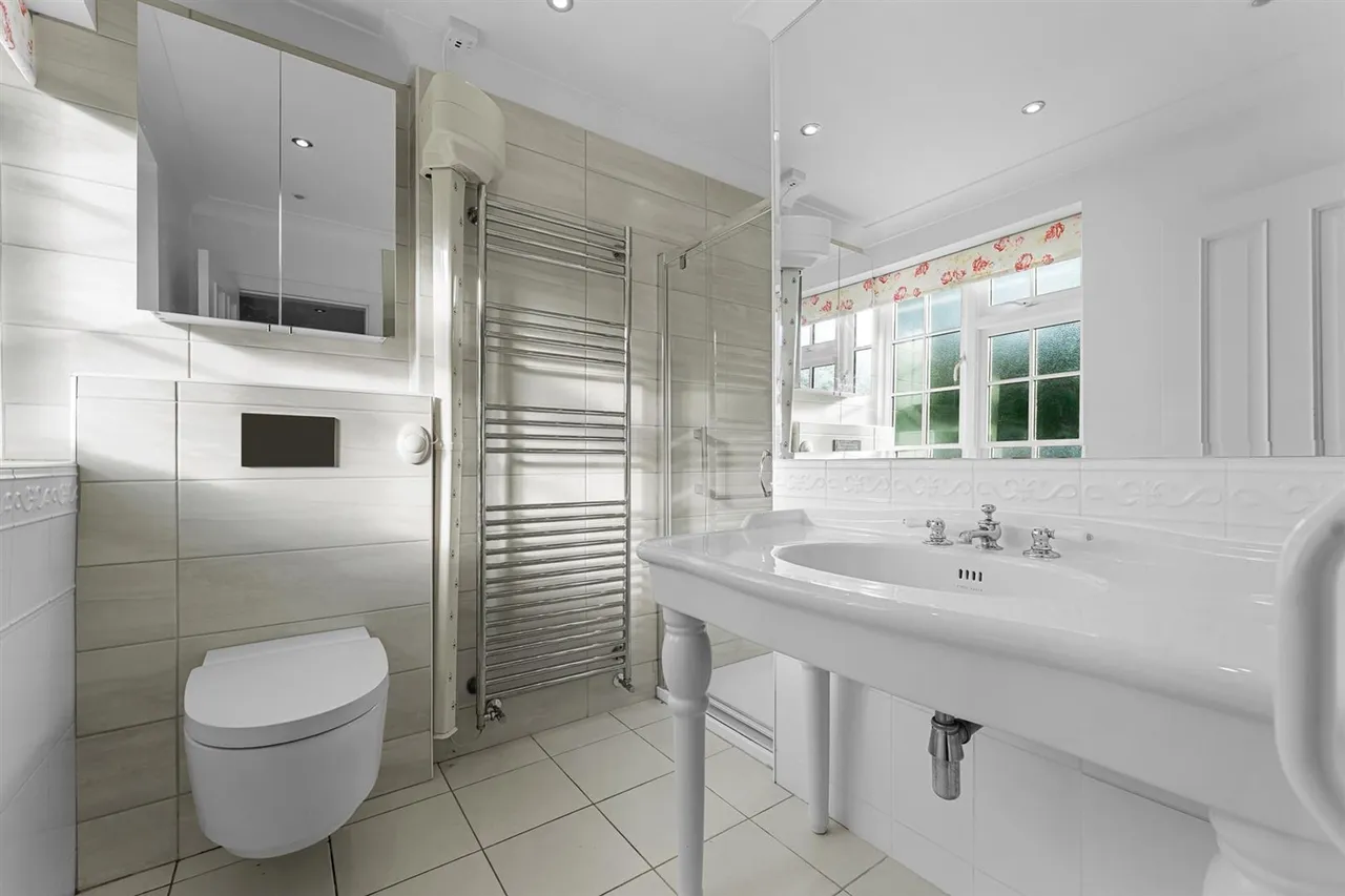 Chelford Road, Prestbury, SK10, photo 13