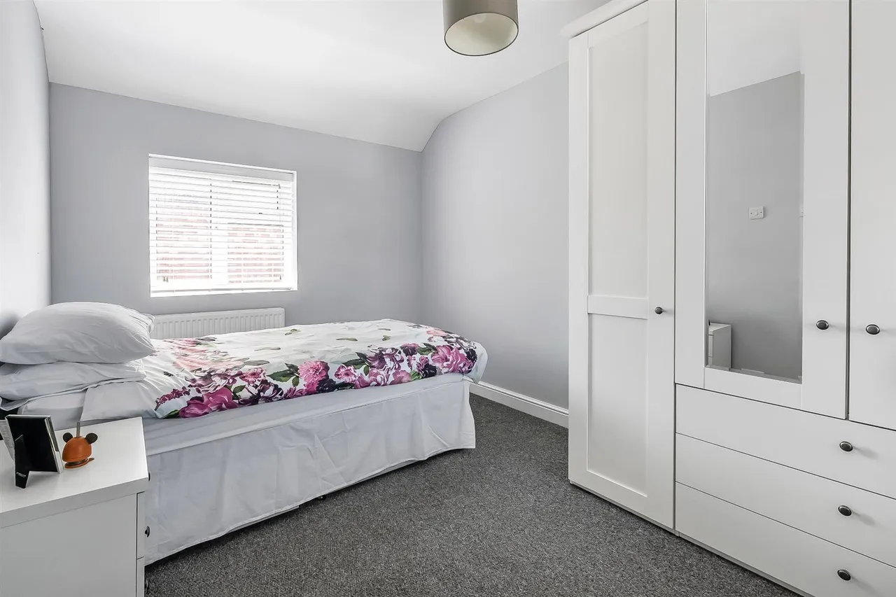 Middlemead Road, Great Bookham, KT23, photo 7