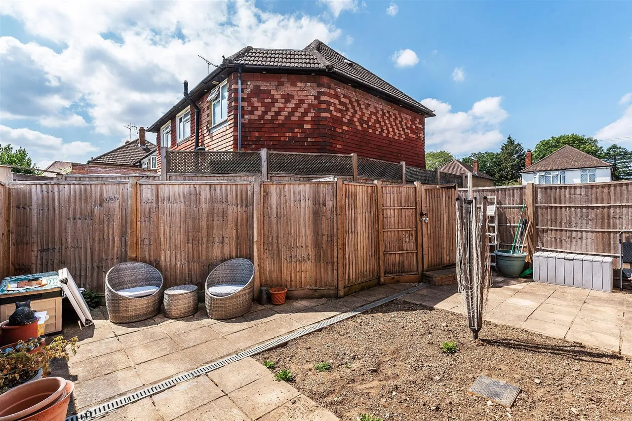 Middlemead Road, Great Bookham, KT23, photo 5