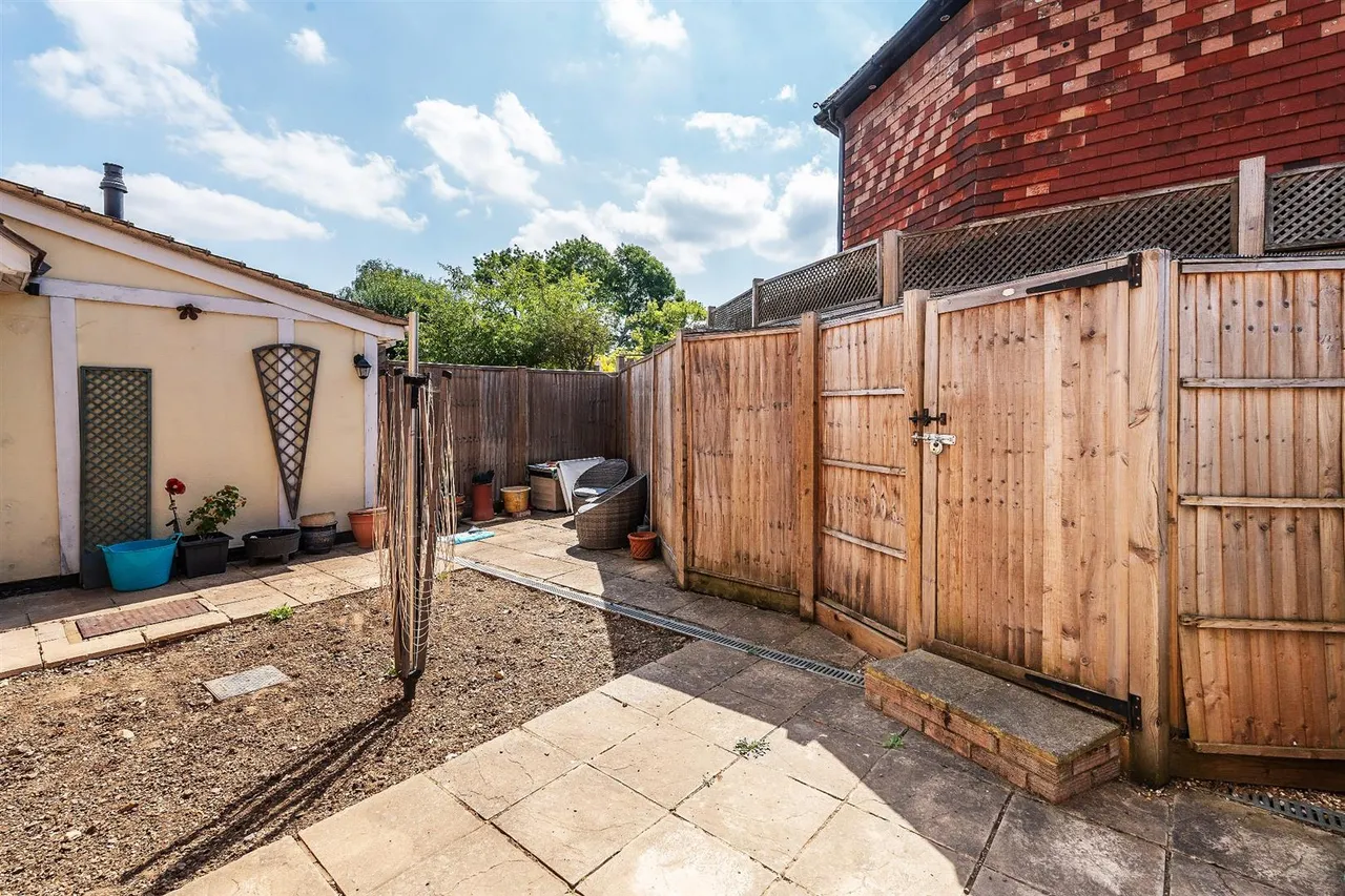 Middlemead Road, Great Bookham, KT23, photo 10