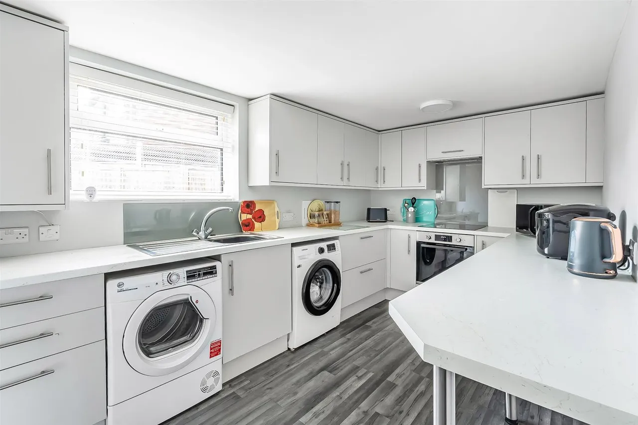 Middlemead Road, Great Bookham, KT23, photo 2