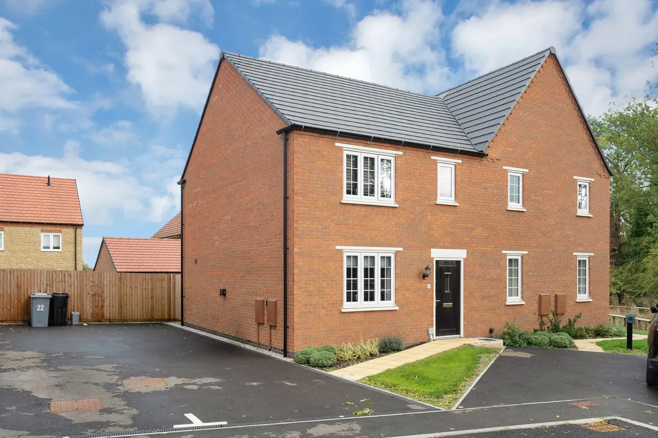 3 bed house for sale, Thicket Close, Oakham, LE15