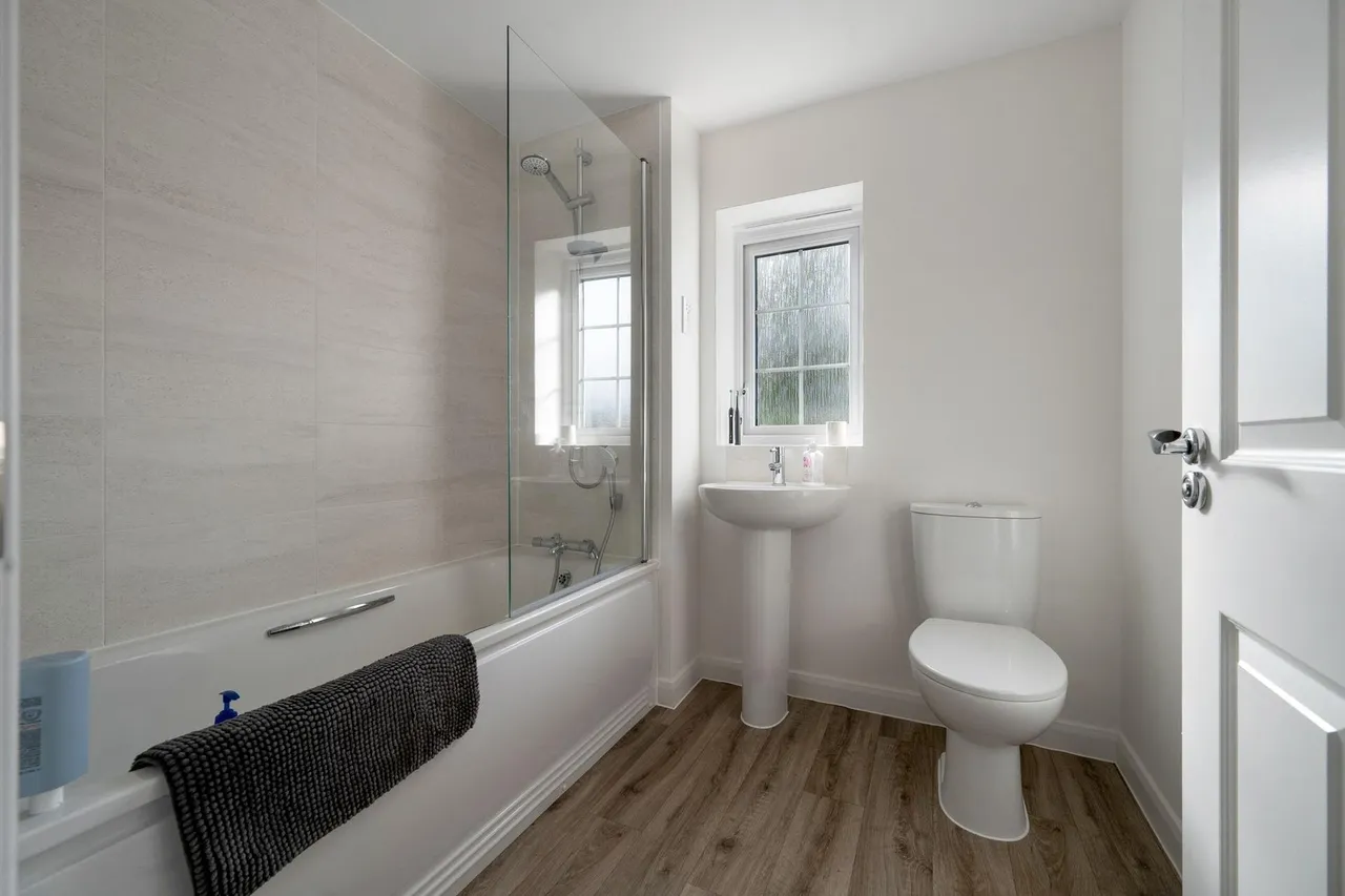 Thicket Close, Oakham, LE15, photo 8