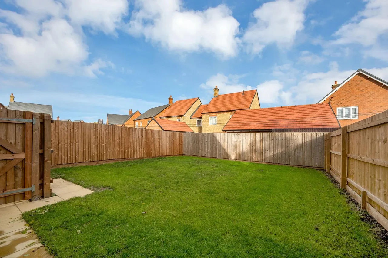 Thicket Close, Oakham, LE15, photo 3