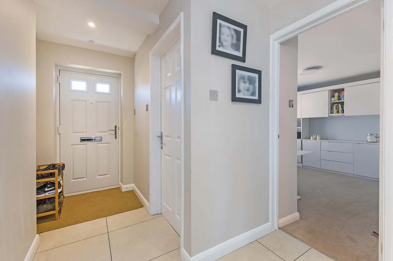 Hemsdale, Cranbrook Drive, Maidenhead, Berkshire, photo 16