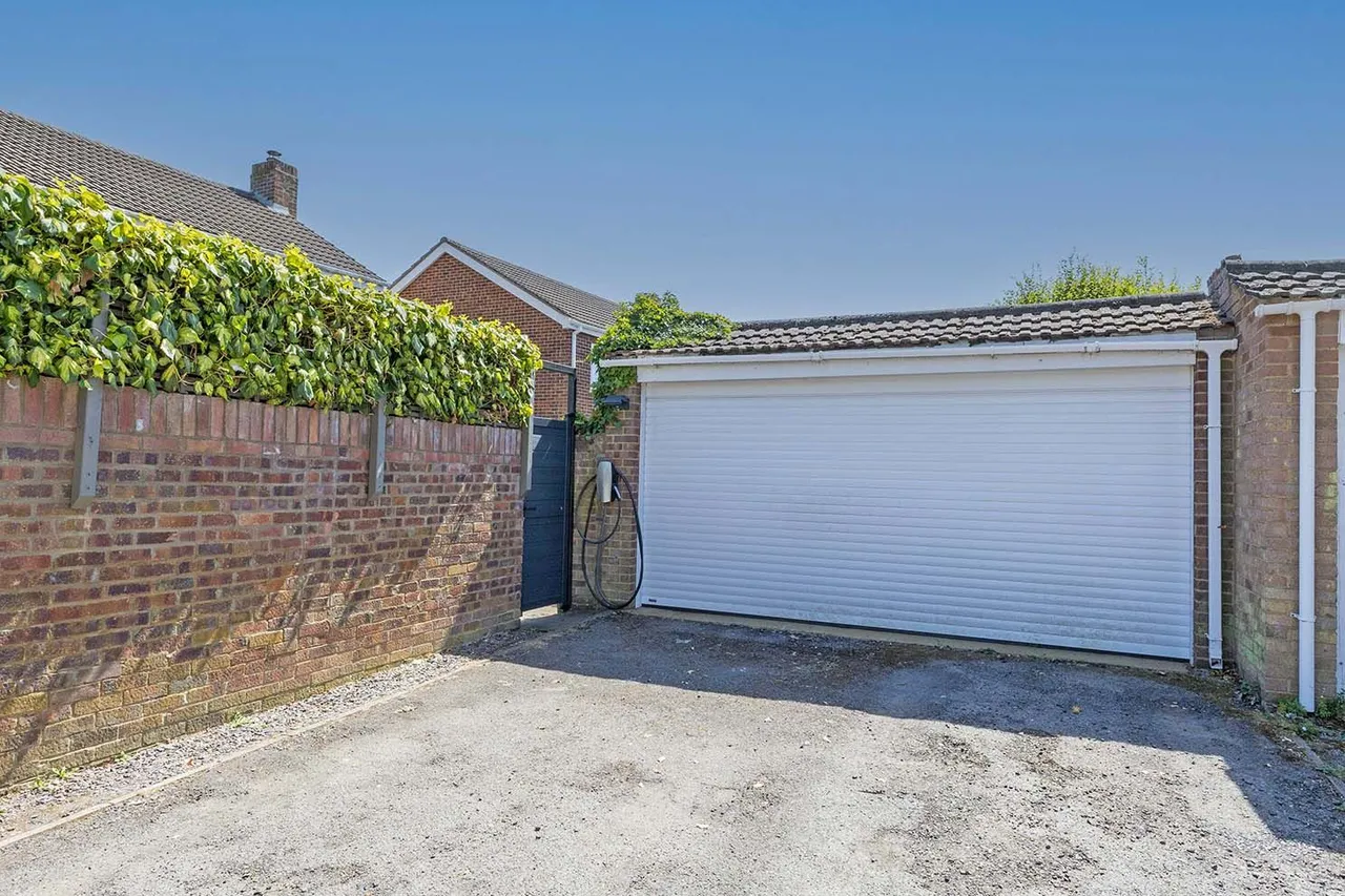 Hemsdale, Cranbrook Drive, Maidenhead, Berkshire, photo 27
