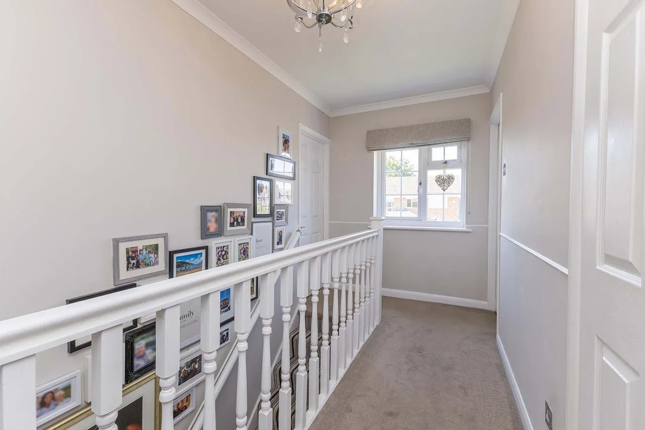 Hemsdale, Cranbrook Drive, Maidenhead, Berkshire, photo 25