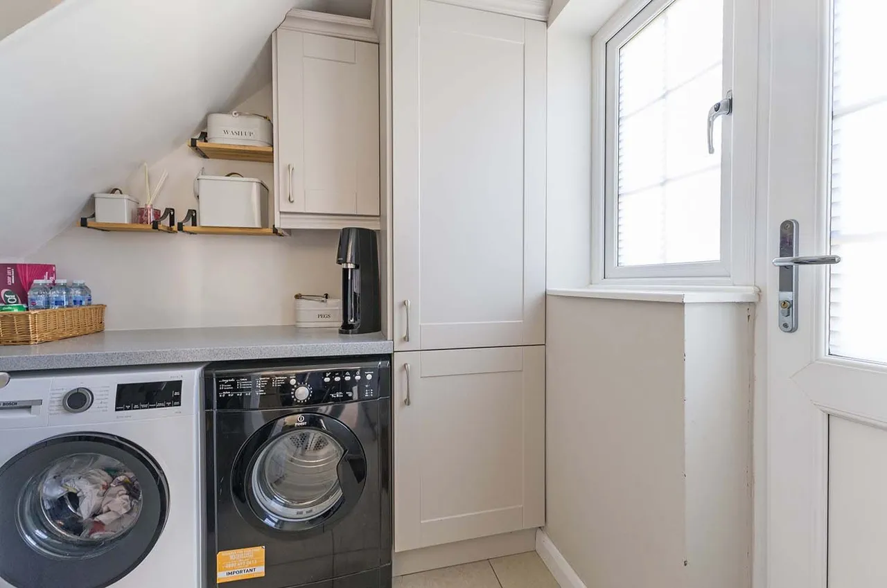 Hemsdale, Cranbrook Drive, Maidenhead, Berkshire, photo 18