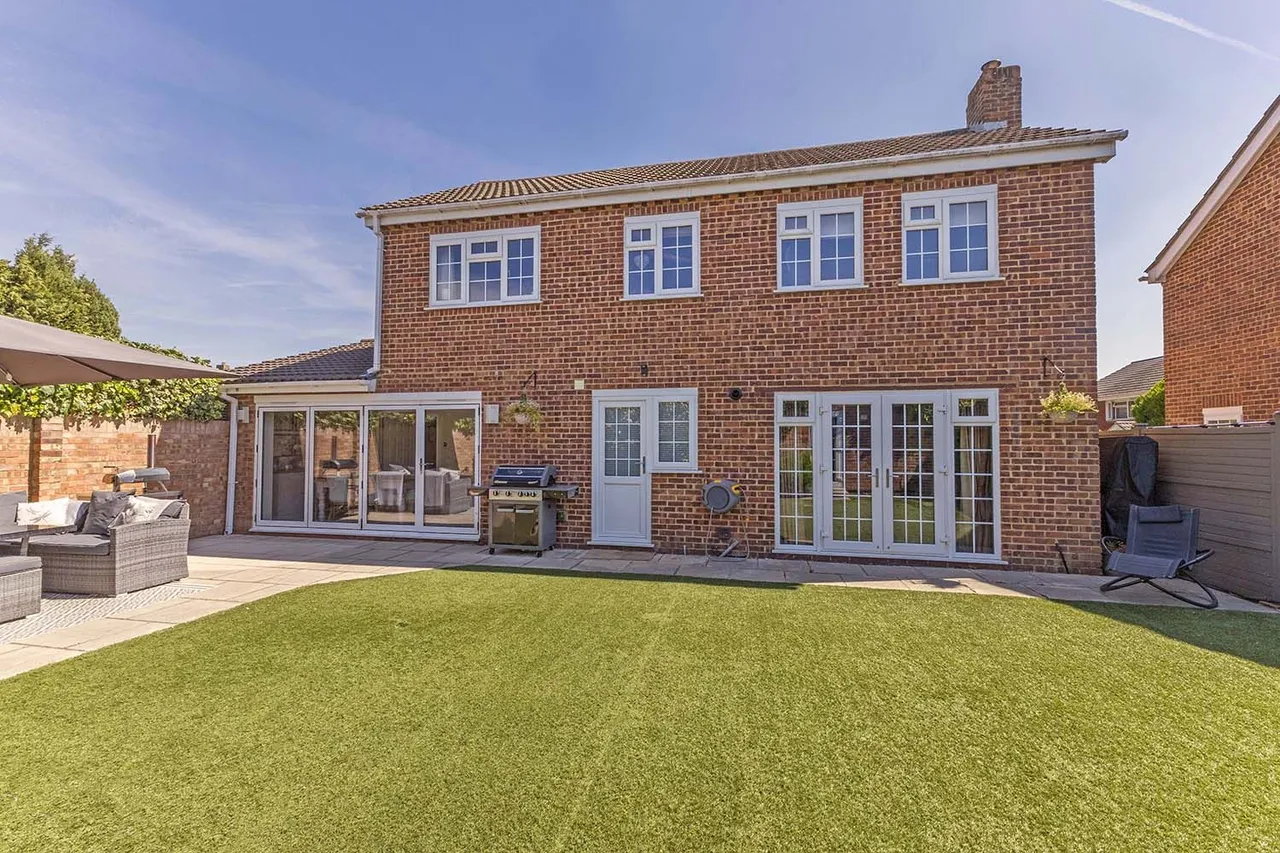 Hemsdale, Cranbrook Drive, Maidenhead, Berkshire, photo 2