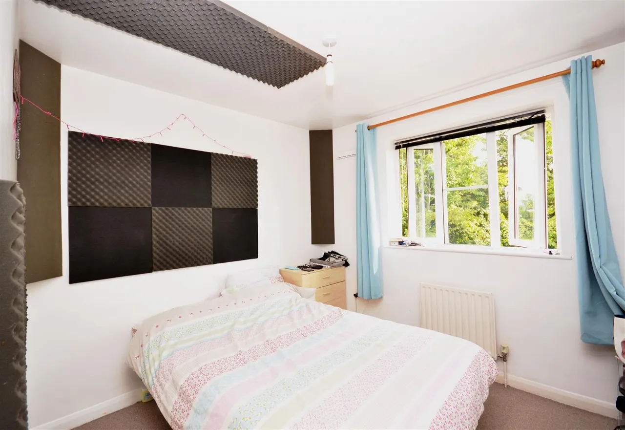 Lisbon Close, London, Greater London E17 5YB, photo 4