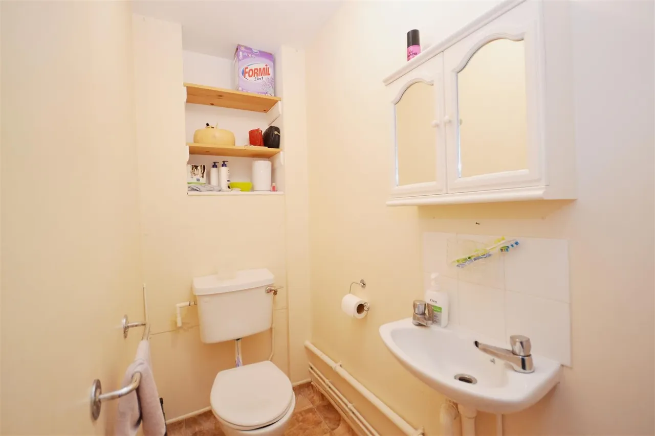 Lisbon Close, London, Greater London E17 5YB, photo 6