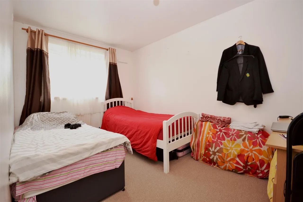 Lisbon Close, London, Greater London E17 5YB, photo 3