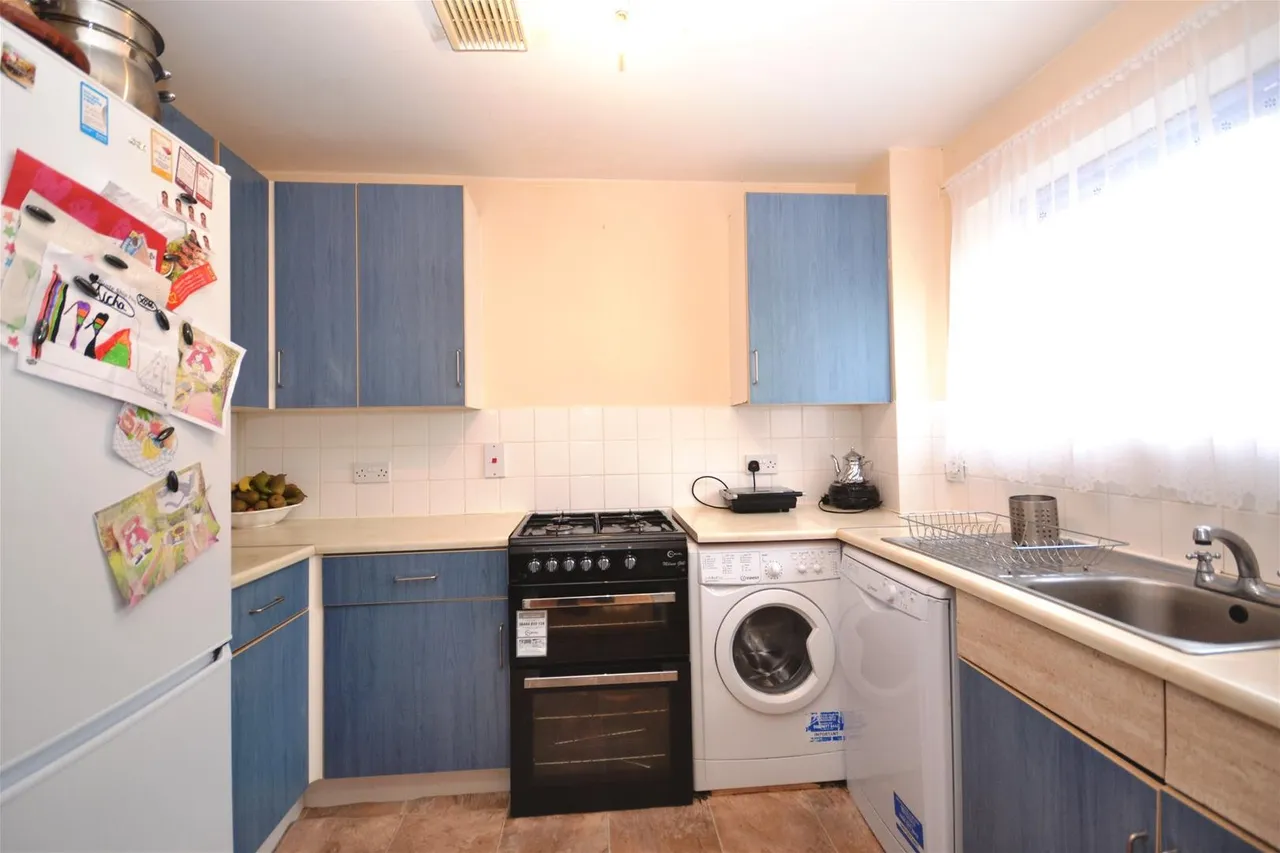 Lisbon Close, London, Greater London E17 5YB, photo 2