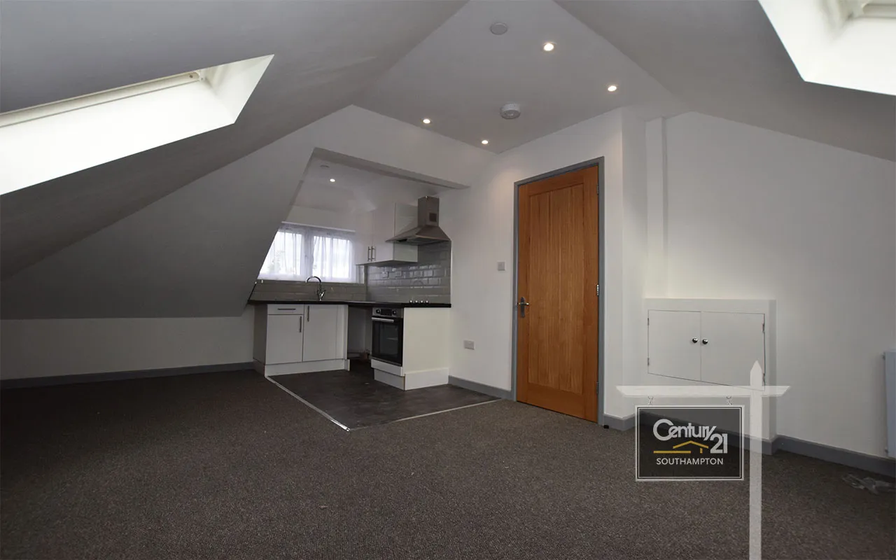 2 bed property to rent, Clifton Road, Southampton, SO15