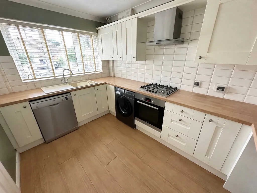 Frimley Green, Camberley, photo 3
