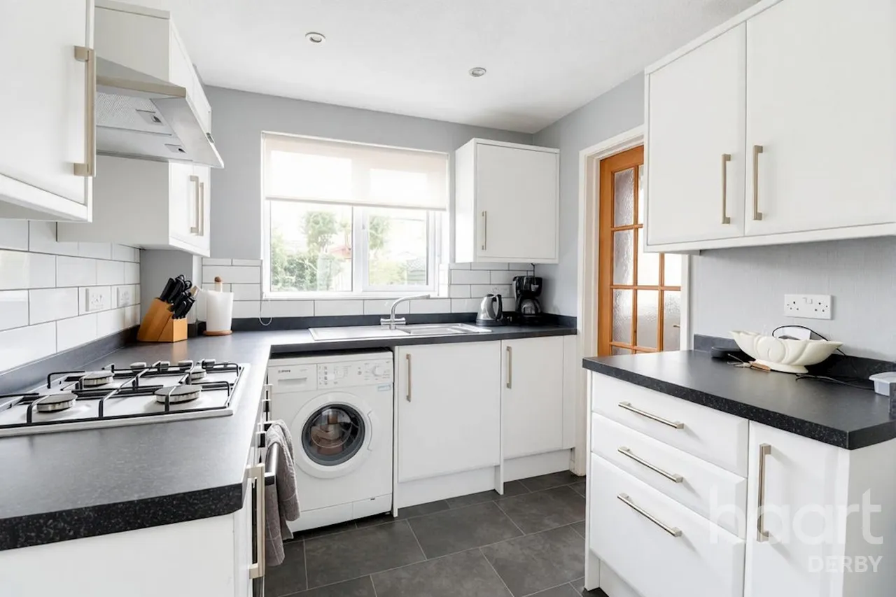 Heronswood Drive, Spondon, DE21, photo 2