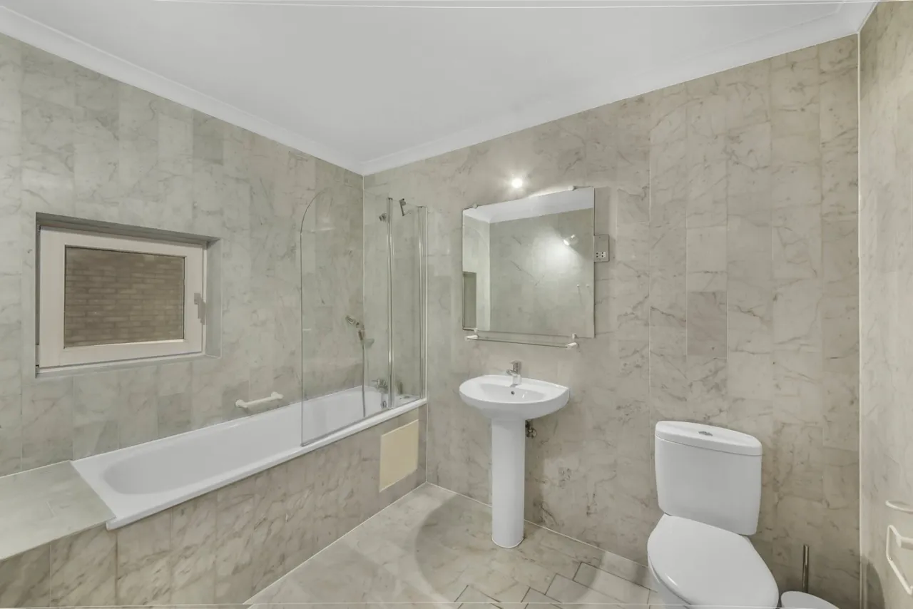Queen of Denmark Court, London, SE16, photo 6