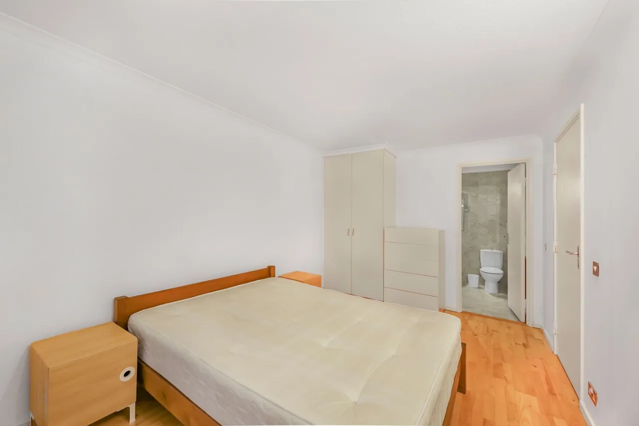 Queen of Denmark Court, London, SE16, photo 8