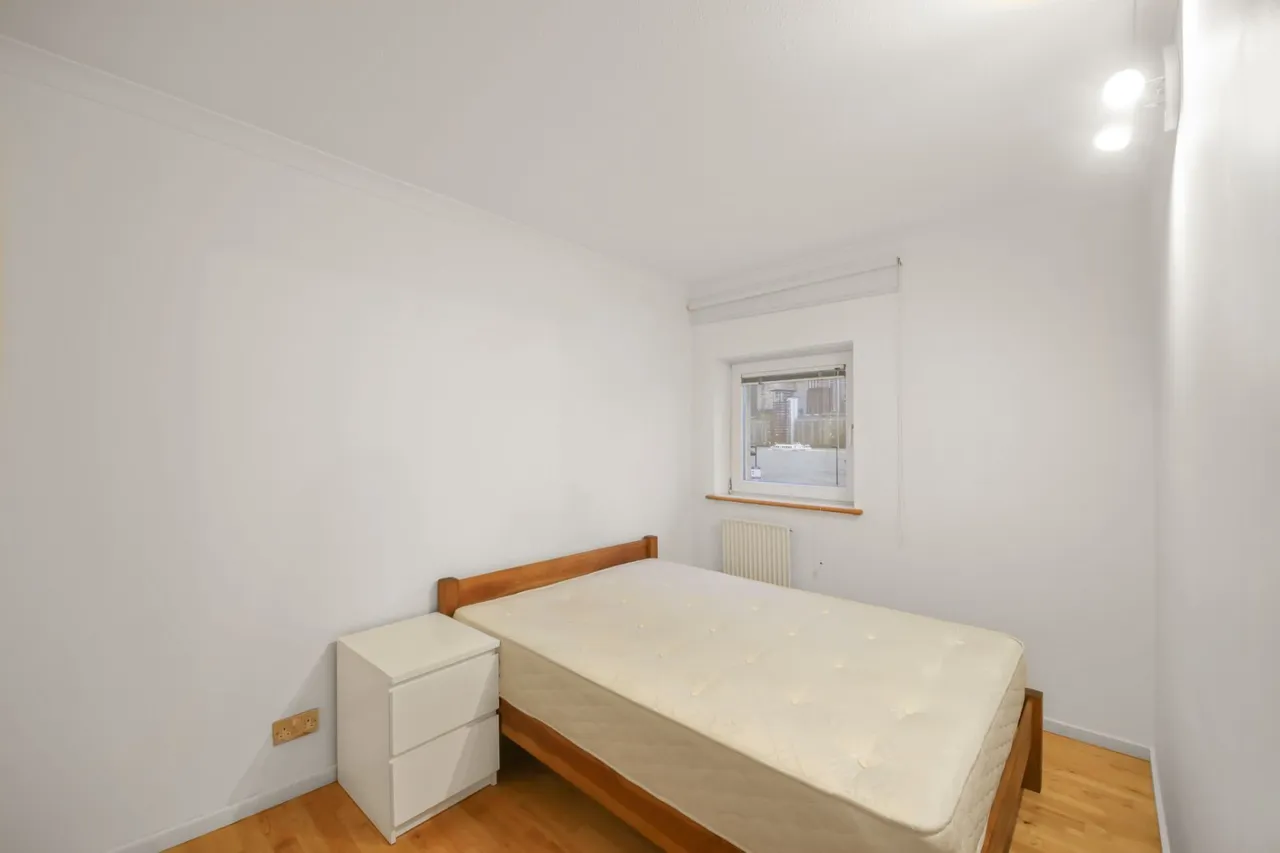 Queen of Denmark Court, London, SE16, photo 10