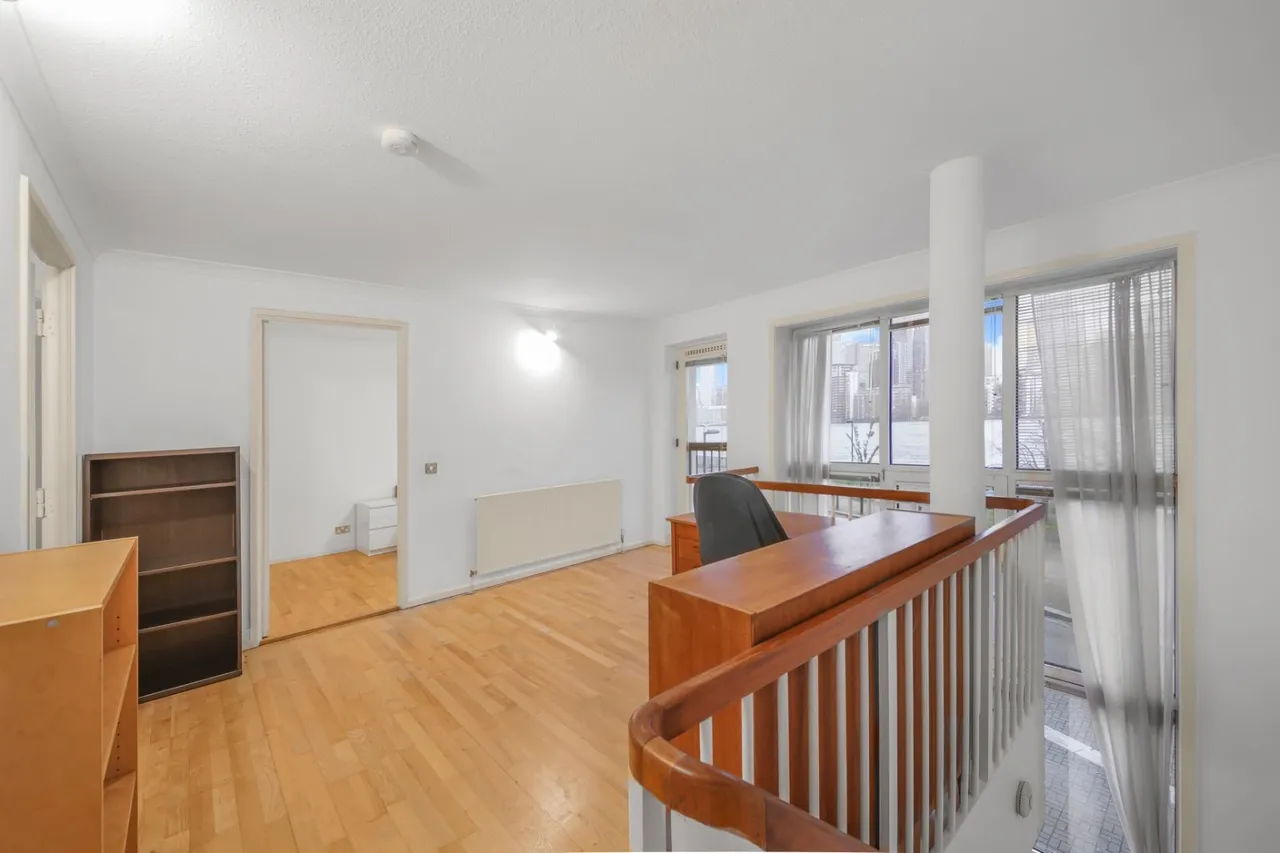 Queen of Denmark Court, London, SE16, photo 5