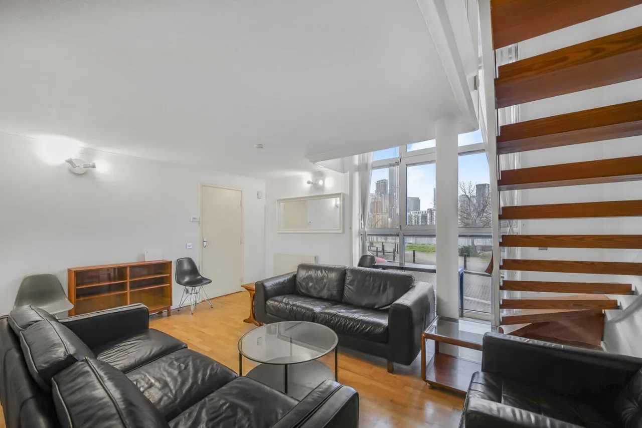 Queen of Denmark Court, London, SE16, photo 2