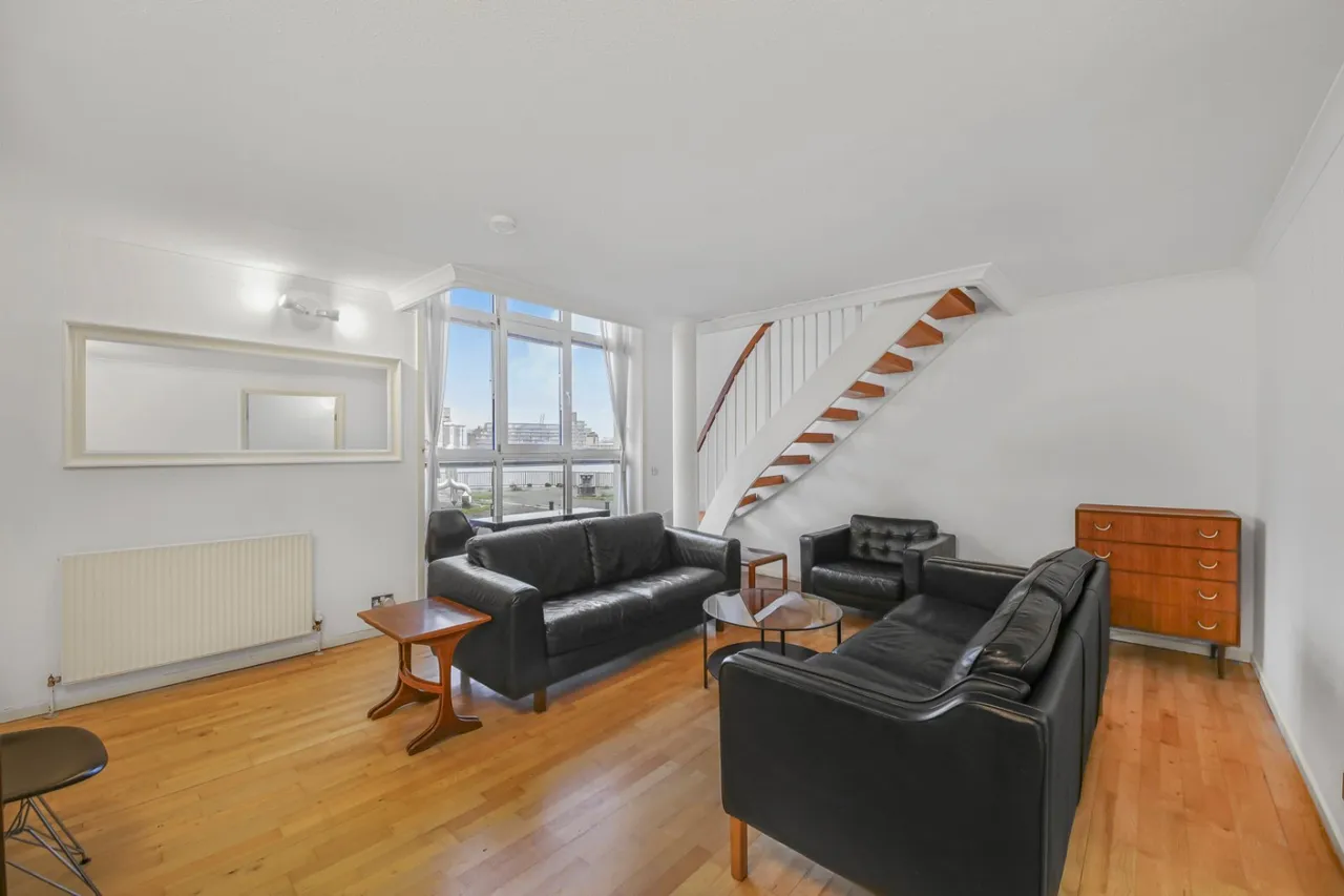 2 bed flat to rent, Queen of Denmark Court, London, SE16