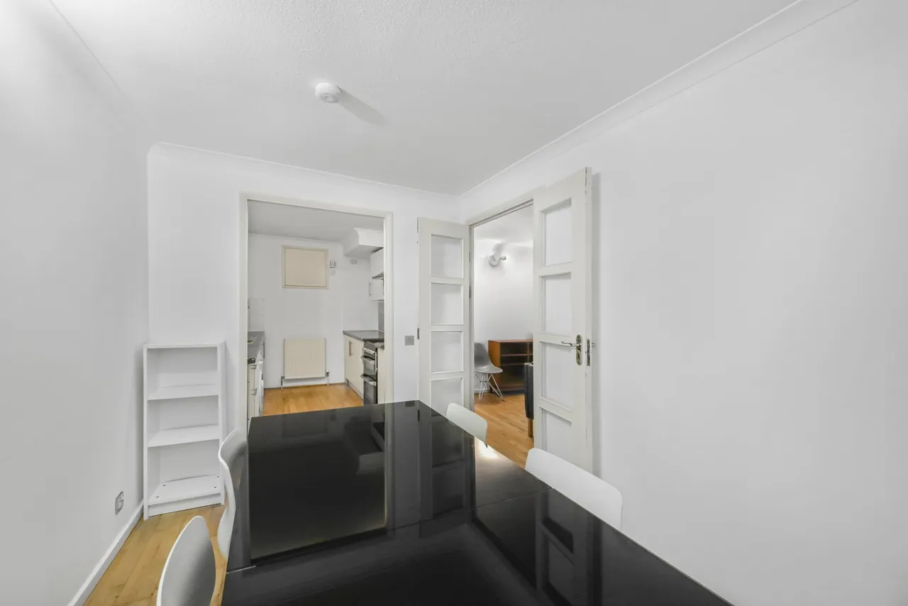 Queen of Denmark Court, London, SE16, photo 4