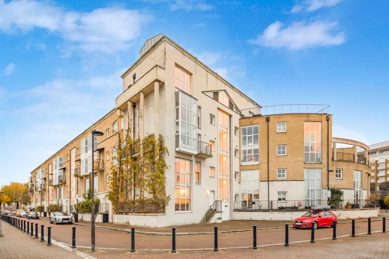 Queen of Denmark Court, London, SE16, photo 11