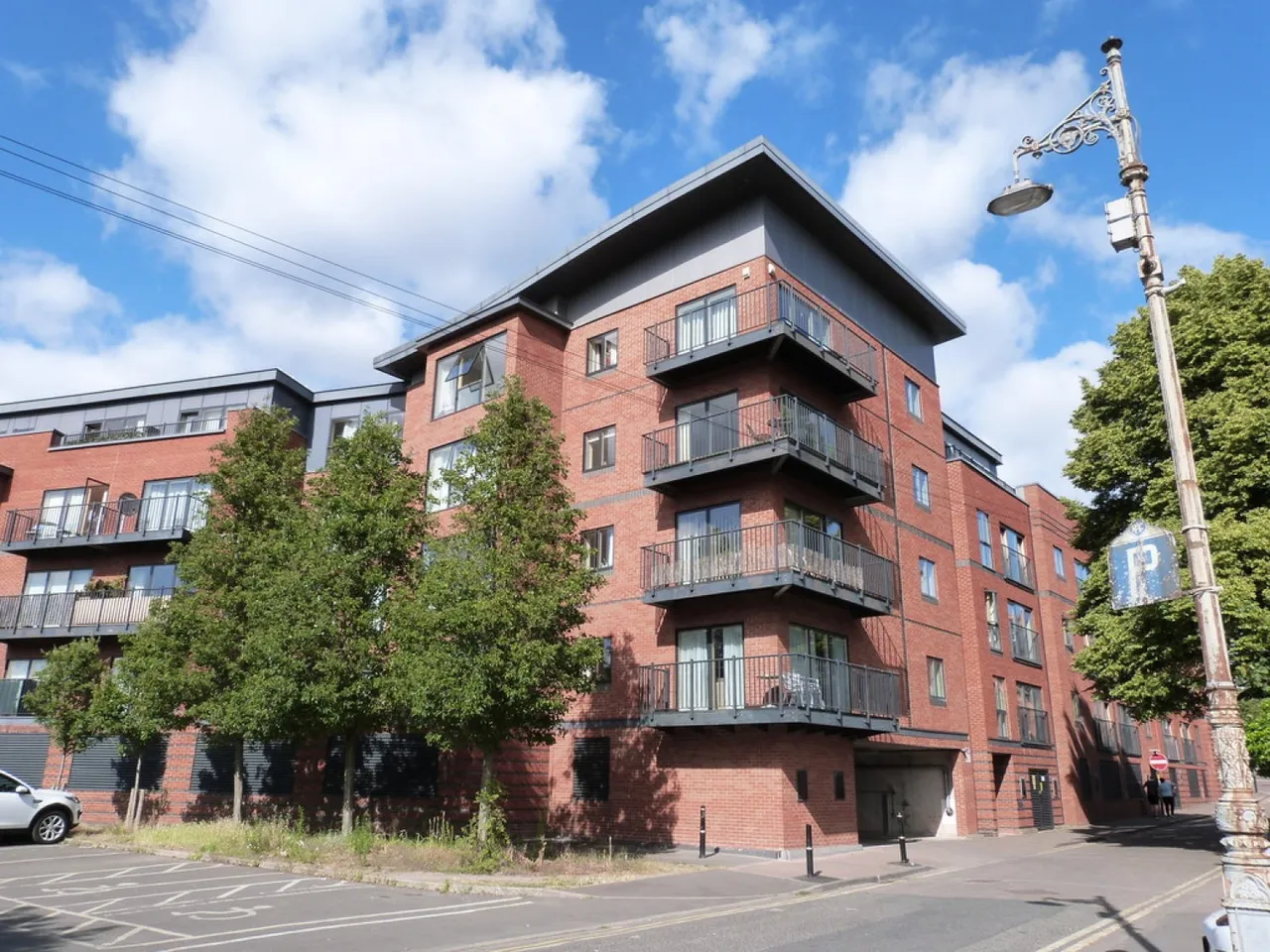 2 bed flat to rent — Newport House