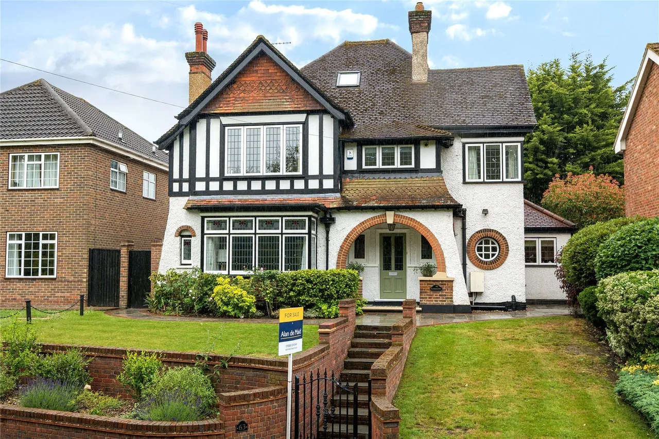 6 bed house for sale — Broomhill Road, Orpington, Kent, BR6