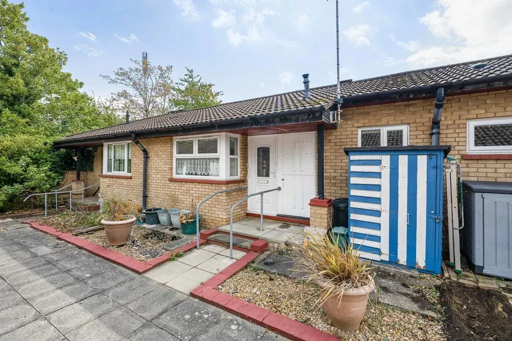 2 bed house for sale — Dexter Avenue, Oldbrook, Milton Keynes, Buckinghamshire, MK6 2RZ
