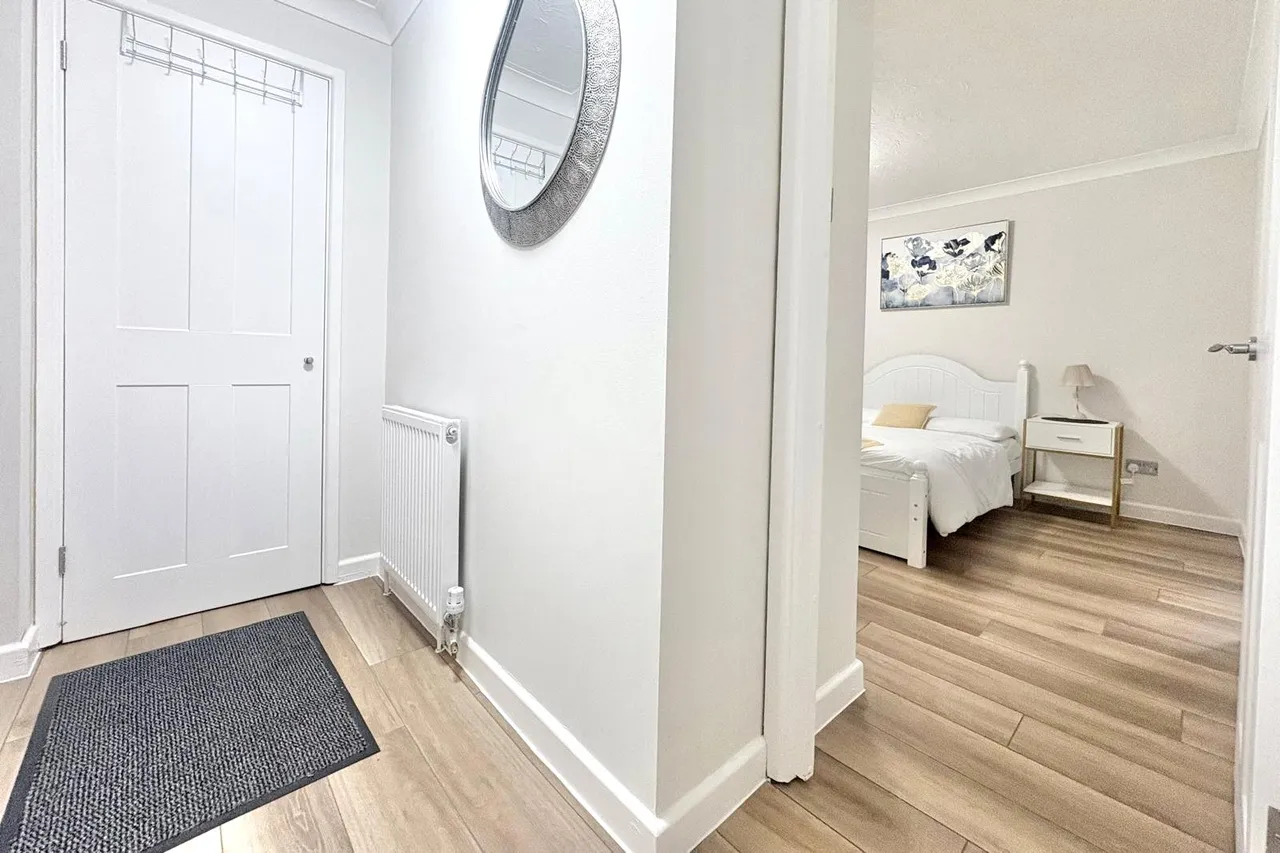 Weydon Lane, Farnham, Surrey, GU9 8UY, photo 9