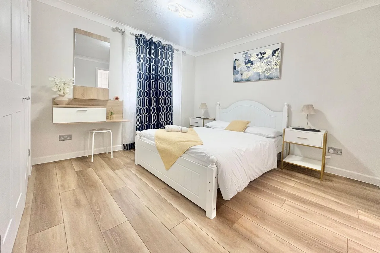 Weydon Lane, Farnham, Surrey, GU9 8UY, photo 7