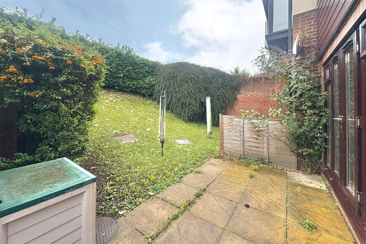 Weydon Lane, Farnham, Surrey, GU9 8UY, photo 6