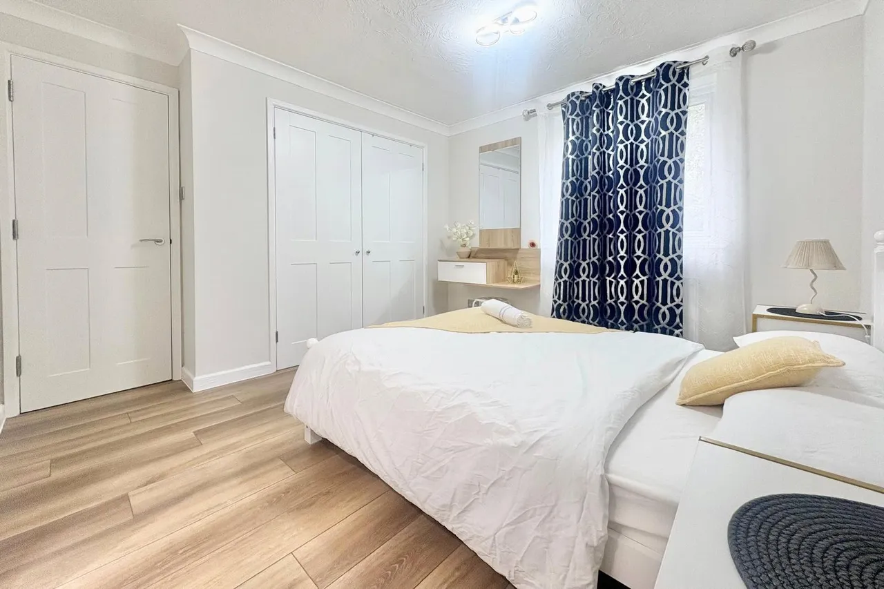 Weydon Lane, Farnham, Surrey, GU9 8UY, photo 3