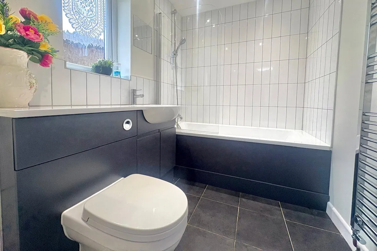 Weydon Lane, Farnham, Surrey, GU9 8UY, photo 4