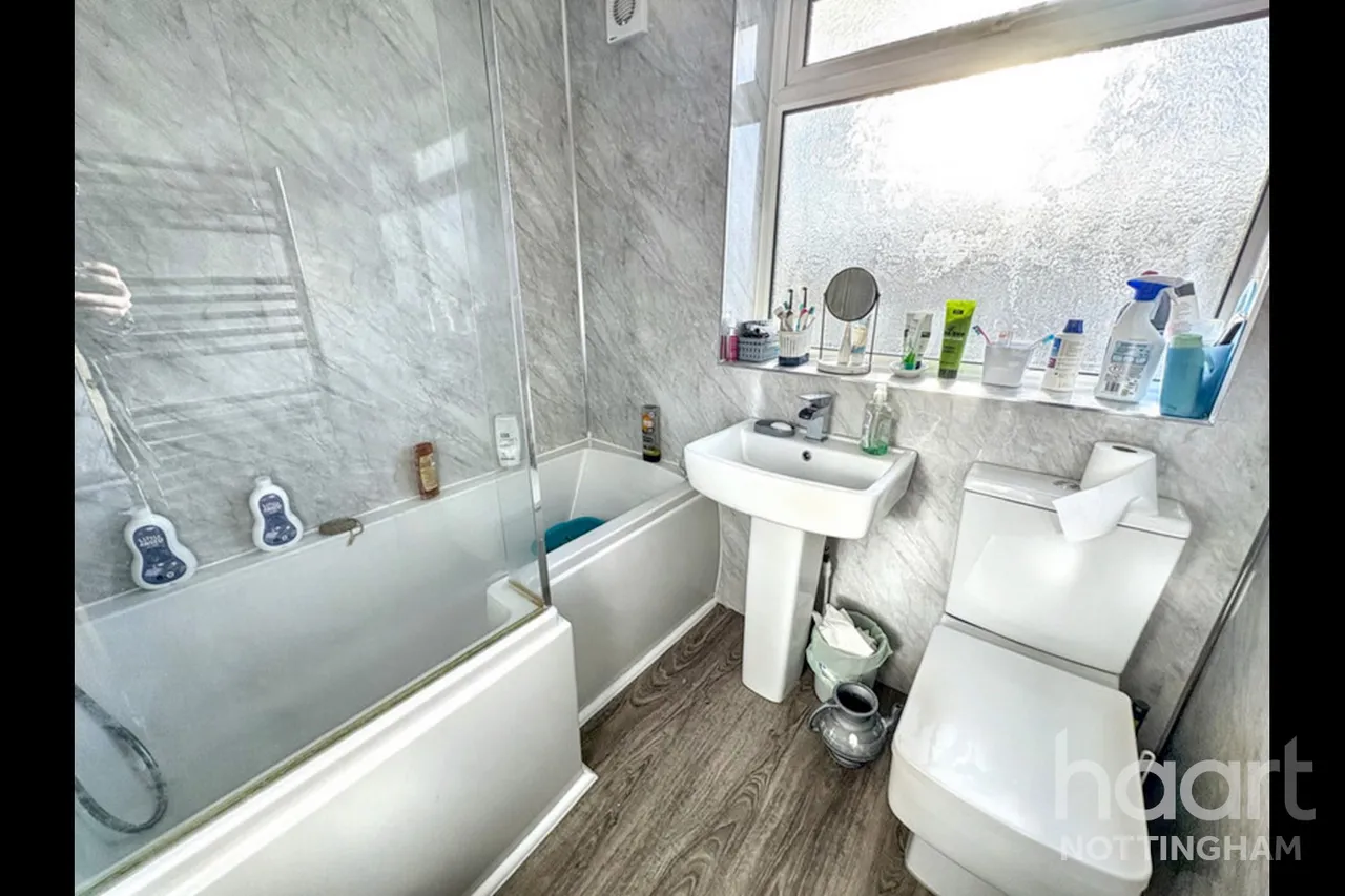 Cerne Close, Clifton, NG11, photo 11