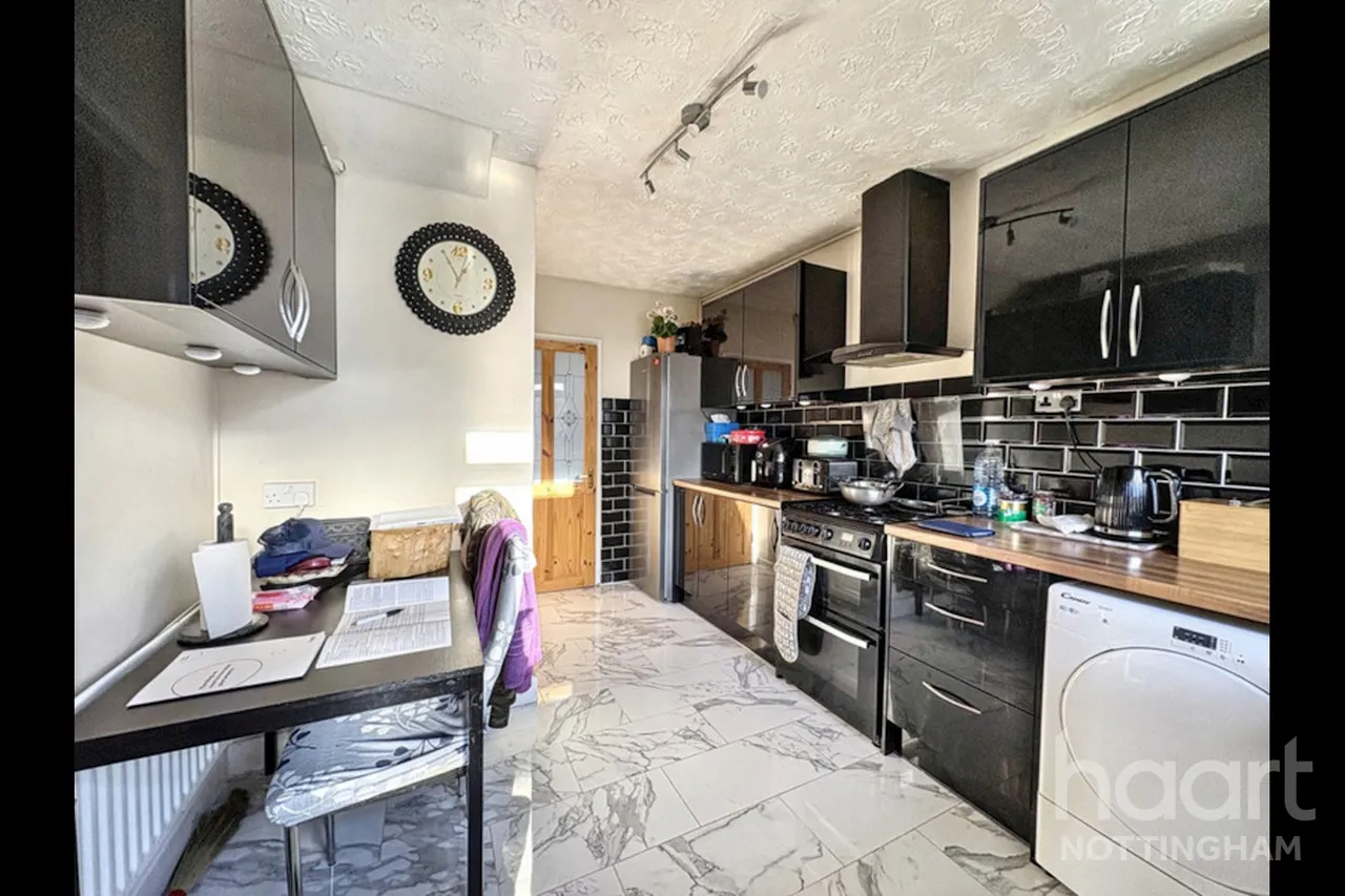 Cerne Close, Clifton, NG11, photo 5
