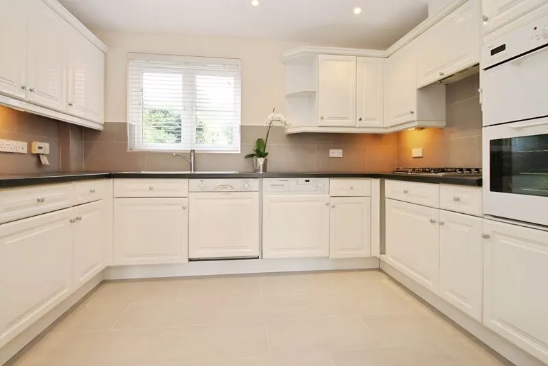 Hanover Court, 432 Uxbridge Road, Pinner, photo 3