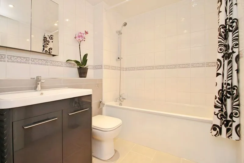 Hanover Court, 432 Uxbridge Road, Pinner, photo 6
