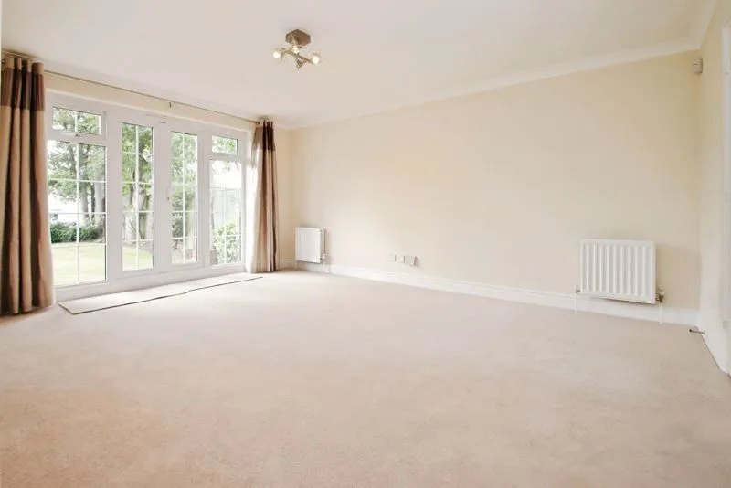 Hanover Court, 432 Uxbridge Road, Pinner, photo 2